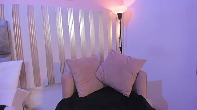 nina glow online show from March 4, 11:29 am