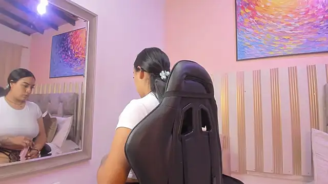 nina glow online show from March 14, 11:27 am