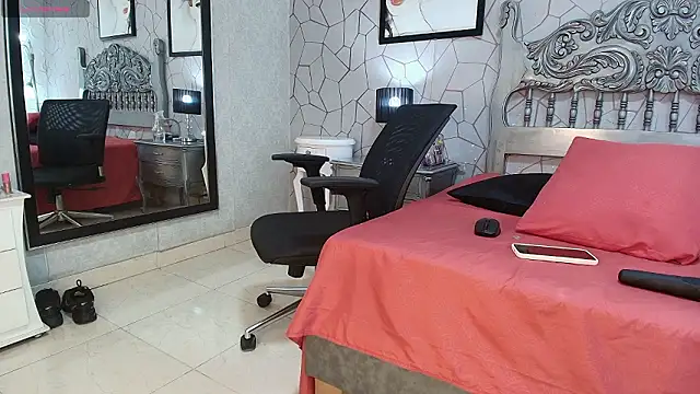 meganrousx online show from March 11, 11:48 am