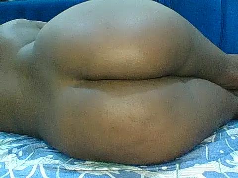 Snapshot of SheSitsOnIt chatting on February 18, 7:10 pm SheSitsOnIt online show from February 18, 7:10 pm