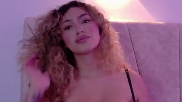 Maddy Beluci online show from May 26, 11:47 pm