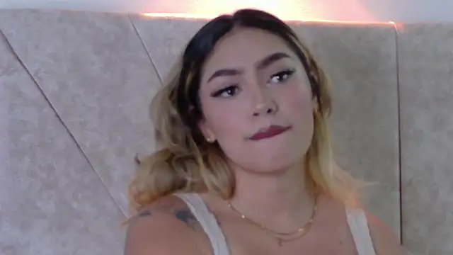 Maddy Beluci online show from May 30, 12:17 am