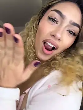 Maddy Beluci online show from April 11, 12:07 am