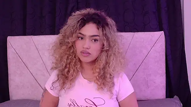 Maddy Beluci online show from May 13, 11:34 pm