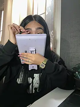 Sara Fernandez  online show from February 20, 1:57 pm