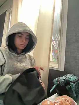 Sara Fernandez  online show from February 19, 1:30 pm