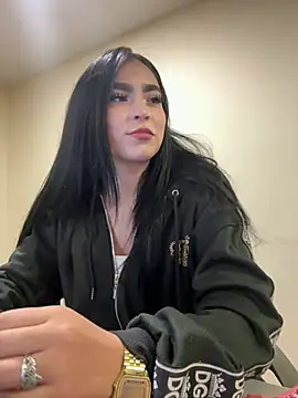 Sara Fernandez  online show from April 13, 1:59 pm