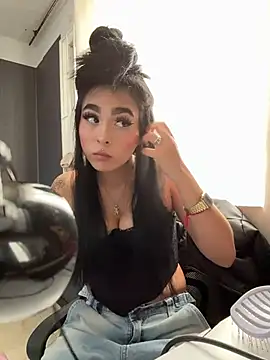 Sara Fernandez  online show from February 13, 2:28 pm