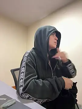 Sara Fernandez  online show from April 17, 1:58 pm