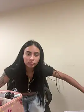 Sara Fernandez  online show from March 24, 5:24 pm