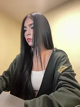 Sara Fernandez  online show from April 7, 1:57 pm