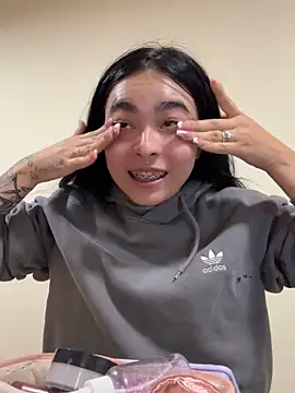 Sara Fernandez  online show from March 25, 2:16 pm