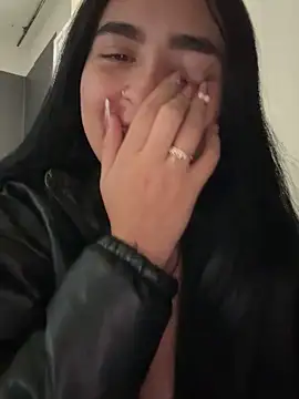 Sara Fernandez  online show from February 23, 1:55 pm