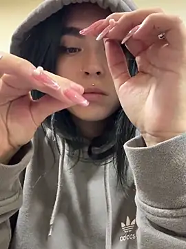 Sara Fernandez  online show from March 6, 1:50 pm