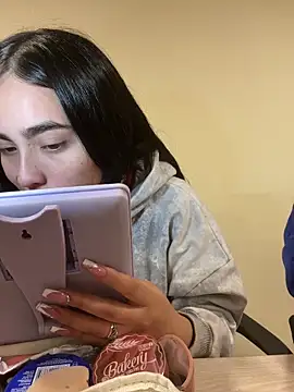 Sara Fernandez  online show from March 19, 2:06 pm