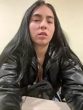 Sara Fernandez  online show from March 4, 1:19 pm