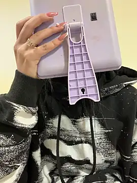 Sara Fernandez  online show from February 26, 1:55 pm