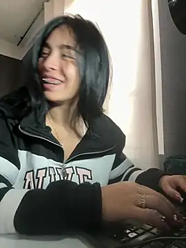 Sara Fernandez  online show from February 4, 1:28 pm