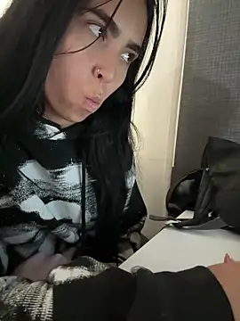 Sara Fernandez  online show from February 24, 2:07 pm