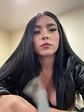 Sara Fernandez  online show from April 14, 1:49 pm