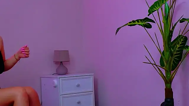 Snapshot of Ivorym00n chatting on February 26, 5:18 am Ivorym00n online show from February 26, 5:18 am