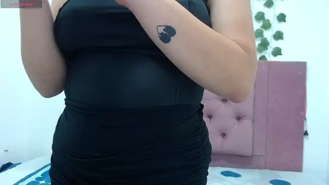 CarolRousee online show from April 15, 5:28 pm