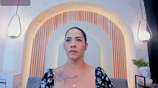 violet scott  online show from April 10, 10:11 am