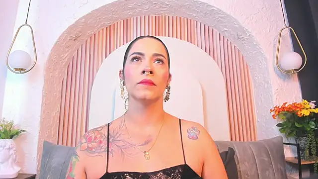 violet scott  online show from June 2, 10:26 am