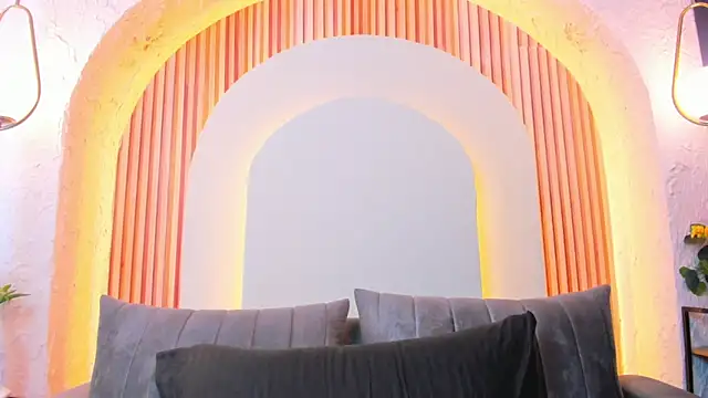 Snapshot of violet_scott_ chatting on June 12, 10:35 am violet scott online show from June 12, 10:35 am