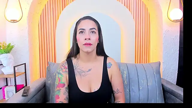 Snapshot of violet_scott_ chatting on February 11, 10:37 am violet scott online show from February 11, 10:37 am