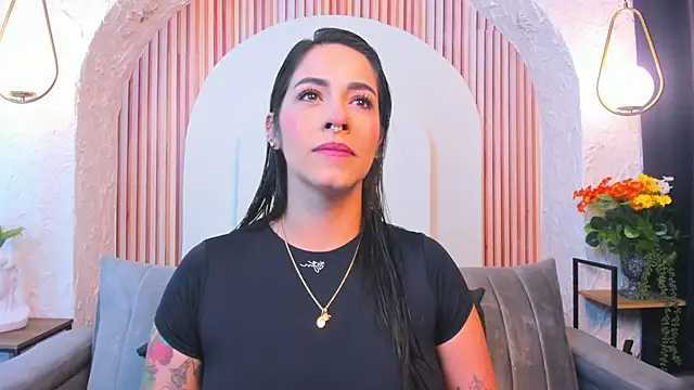 violet scott  online show from May 25, 10:14 am
