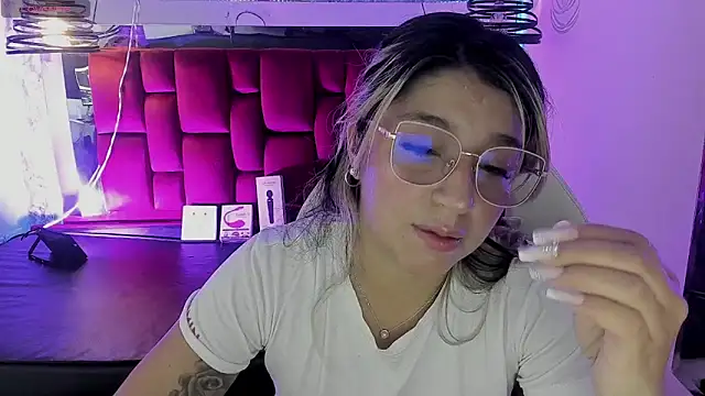 Dahiana Dmour  online show from May 12, 2:23 pm
