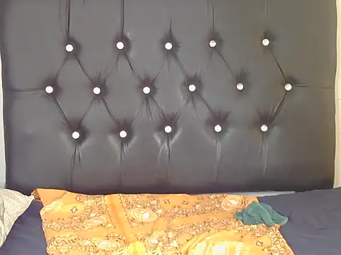 CreamyCurves online show from February 7, 6:27 pm