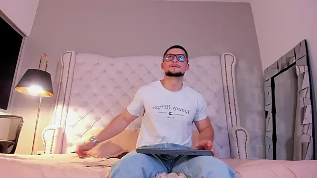 valenssio moretti online show from March 15, 4:41 am