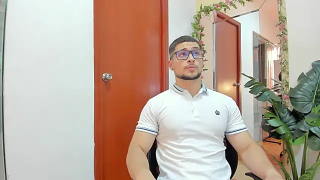 valenssio moretti online show from February 28, 8:08 pm