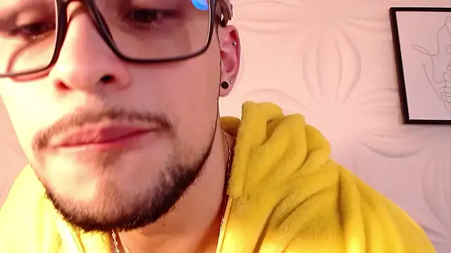 valenssio moretti online show from March 13, 3:55 am