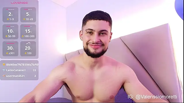 Snapshot of valenssio_moretti chatting on June 25, 5:12 am valenssio moretti online show from June 25, 5:12 am