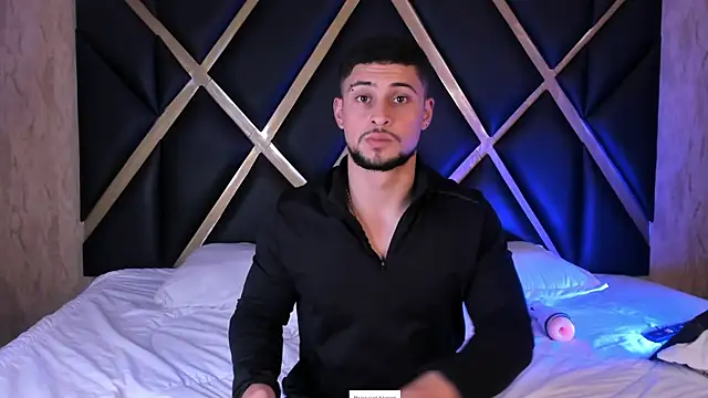 Snapshot of valenssio_moretti chatting on April 23, 10:00 pm valenssio moretti online show from April 23, 10:00 pm