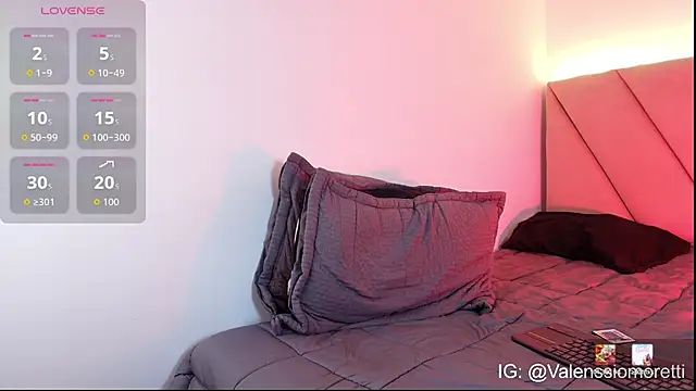 Snapshot of valenssio_moretti chatting on June 23, 12:52 am valenssio moretti online show from June 23, 12:52 am