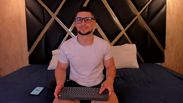 valenssio moretti online show from March 20, 2:07 pm