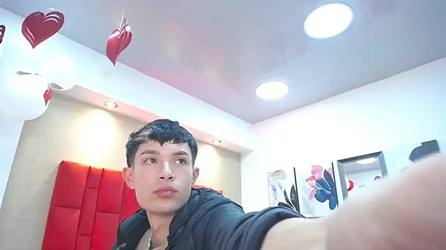 Snapshot of Skinny_Office chatting on March 3, 8:05 pm Skinny Office online show from March 3, 8:05 pm