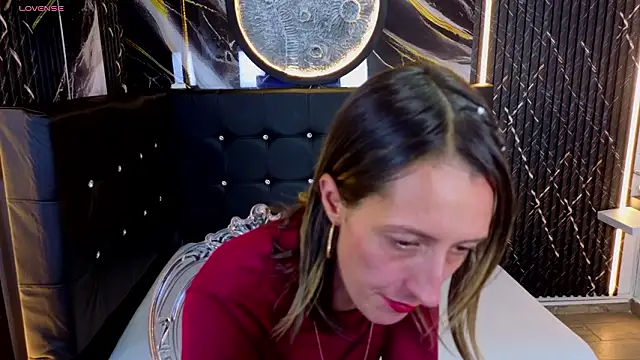 Snapshot of Karolyn_rousse chatting on February 7, 12:24 pm Karolyn rousse online show from February 7, 12:24 pm