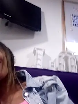 Snapshot of Karolyn_rousse chatting on February 23, 12:06 pm Karolyn rousse online show from February 23, 12:06 pm