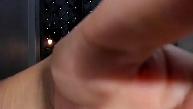 MiaWolton online show from April 4, 7:20 pm