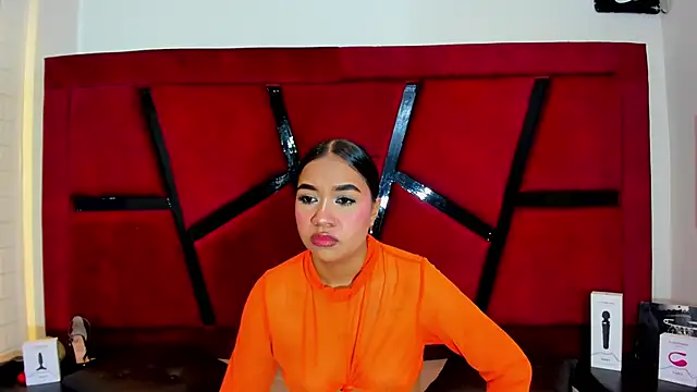 MiaWolton online show from March 14, 7:20 pm