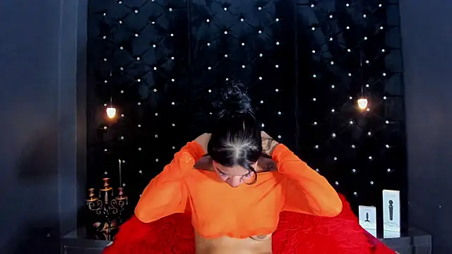 MiaWolton online show from March 30, 7:15 pm