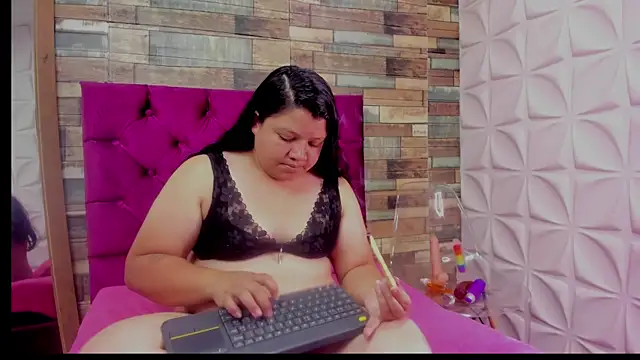 Carolina-Lenon online show from February 9, 7:34 pm