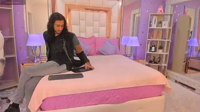 Goldentemptation  online show from March 28, 7:37 pm