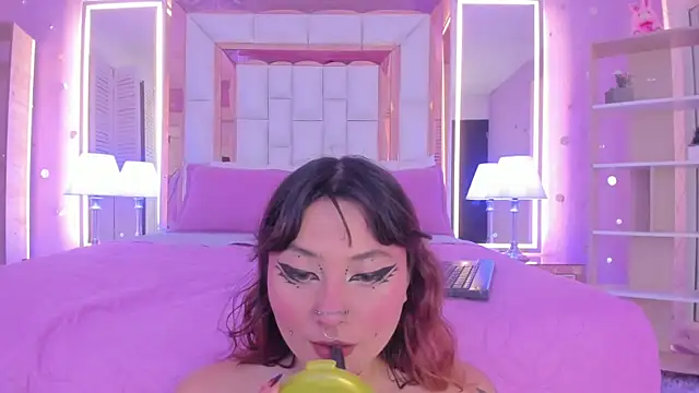 Goldentemptation  online show from July 9, 8:08 pm