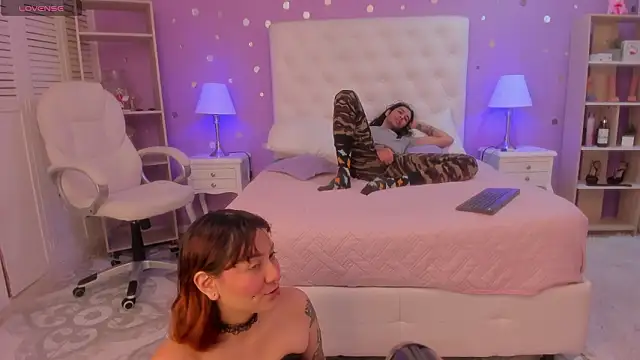 Goldentemptation  online show from March 13, 8:03 pm